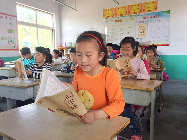 2018年5月9号公司到临朐县九山镇开展助学活动